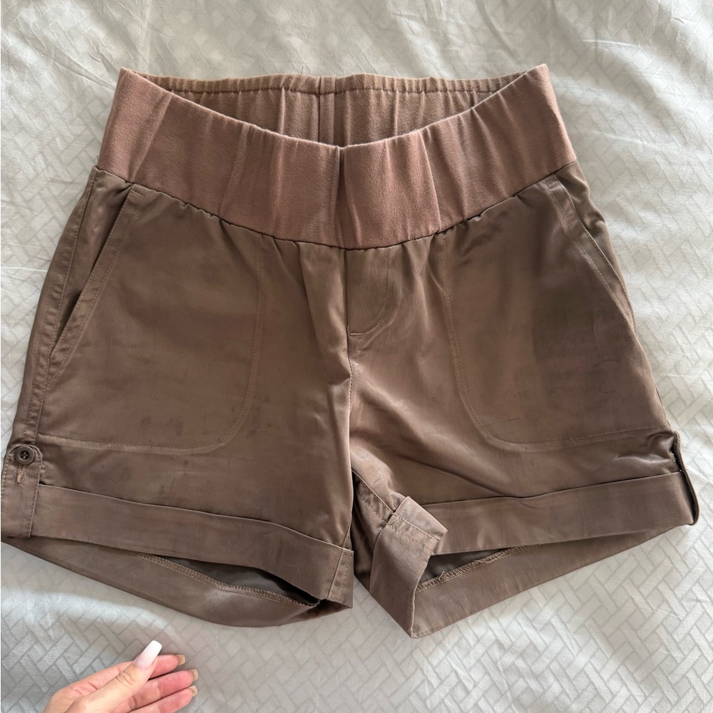 A Pea in the Pod High Waist Brown Maternity Shorts Size M